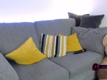 الام تغري ابنها انه ينيكها وتمص زبة